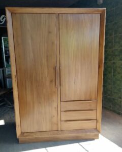 lemari pakain kayu minimalis